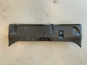 51477077792 Bmw 2006-2007 525i 525xi 530i 530xi Trunk Lid Panel Lock Sill Cover Mouilding